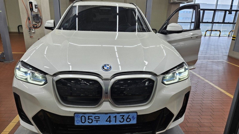 BMW iX3