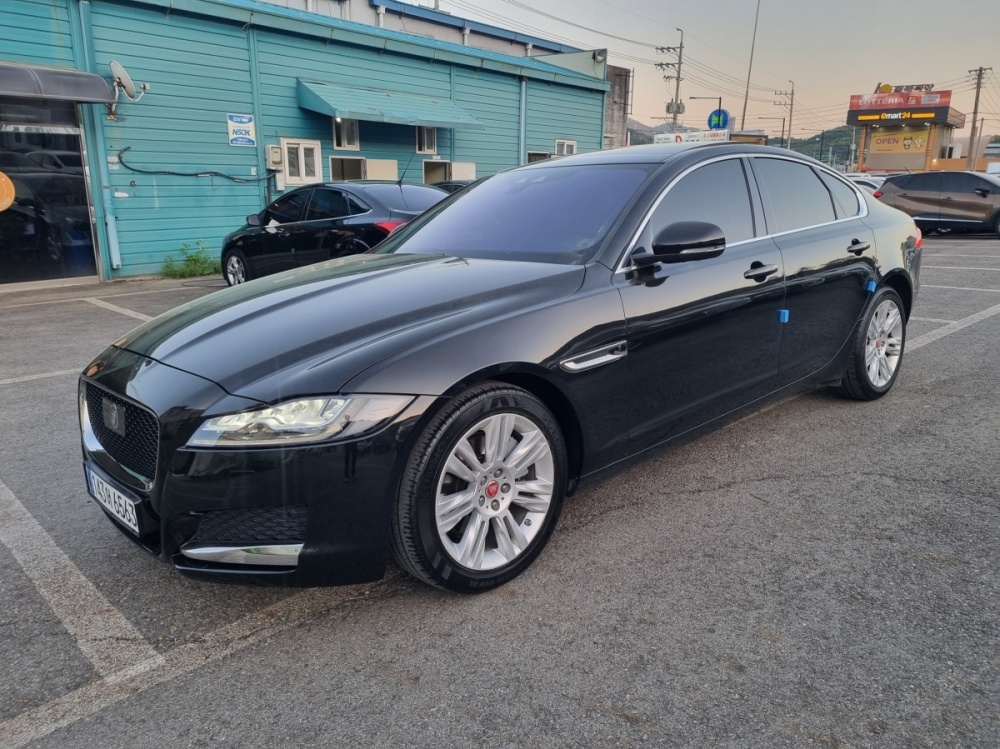 Jaguar XF (X260)