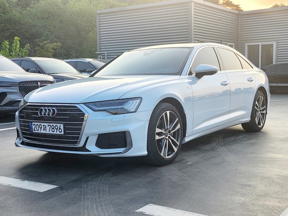 Audi A6 (C8)