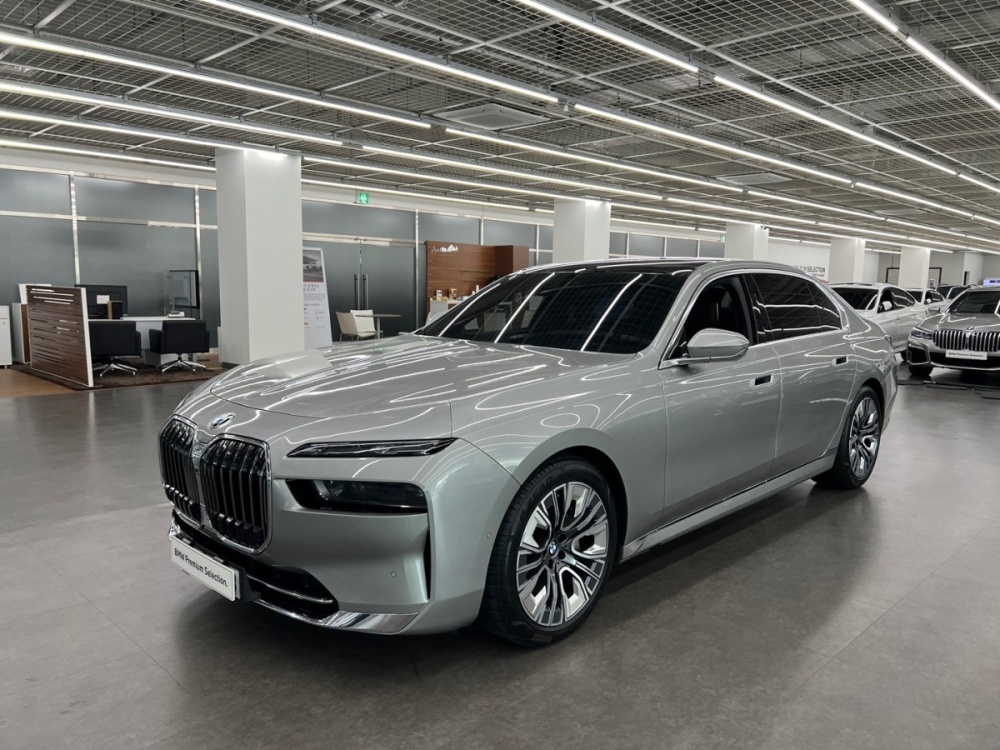 BMW 7 Series (G70)