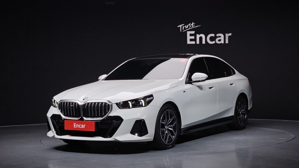 BMW 5 Series (G60)