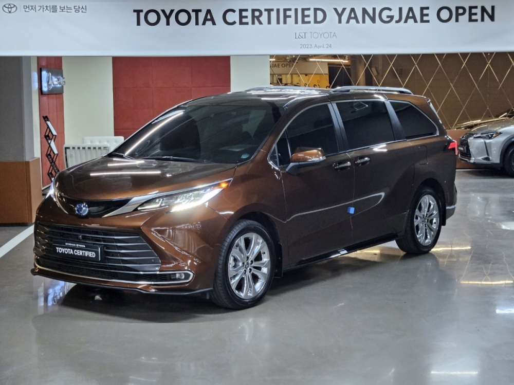 Toyota Sienna 4th generation