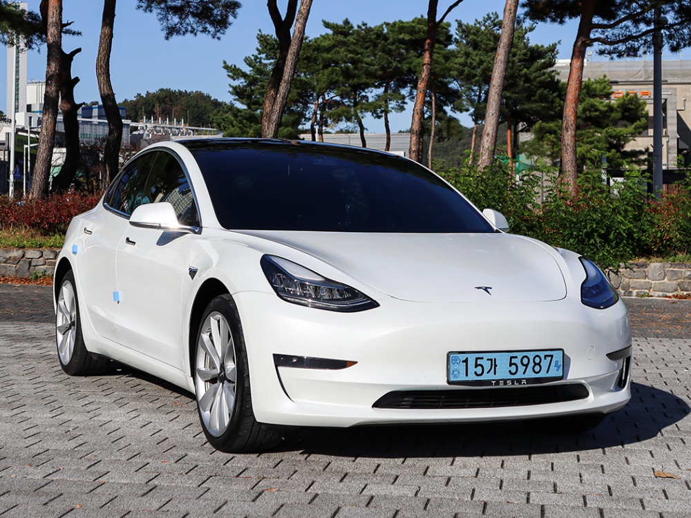 Tesla model 3