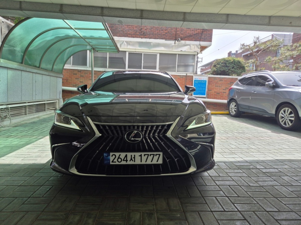 Lexus ES300h 7th generation