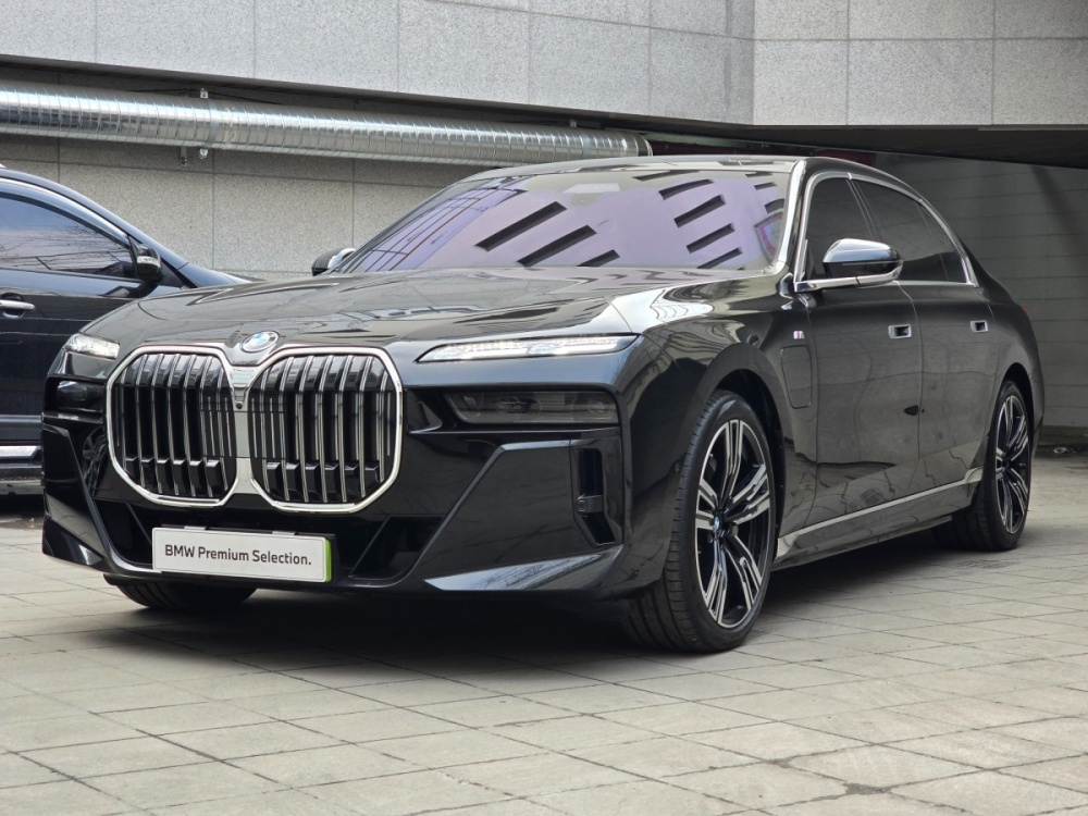 BMW 7 Series (G70)