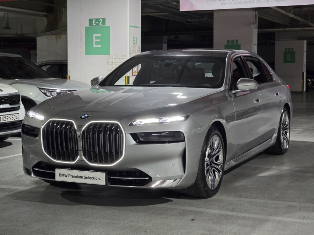 BMW 7 Series (G70)