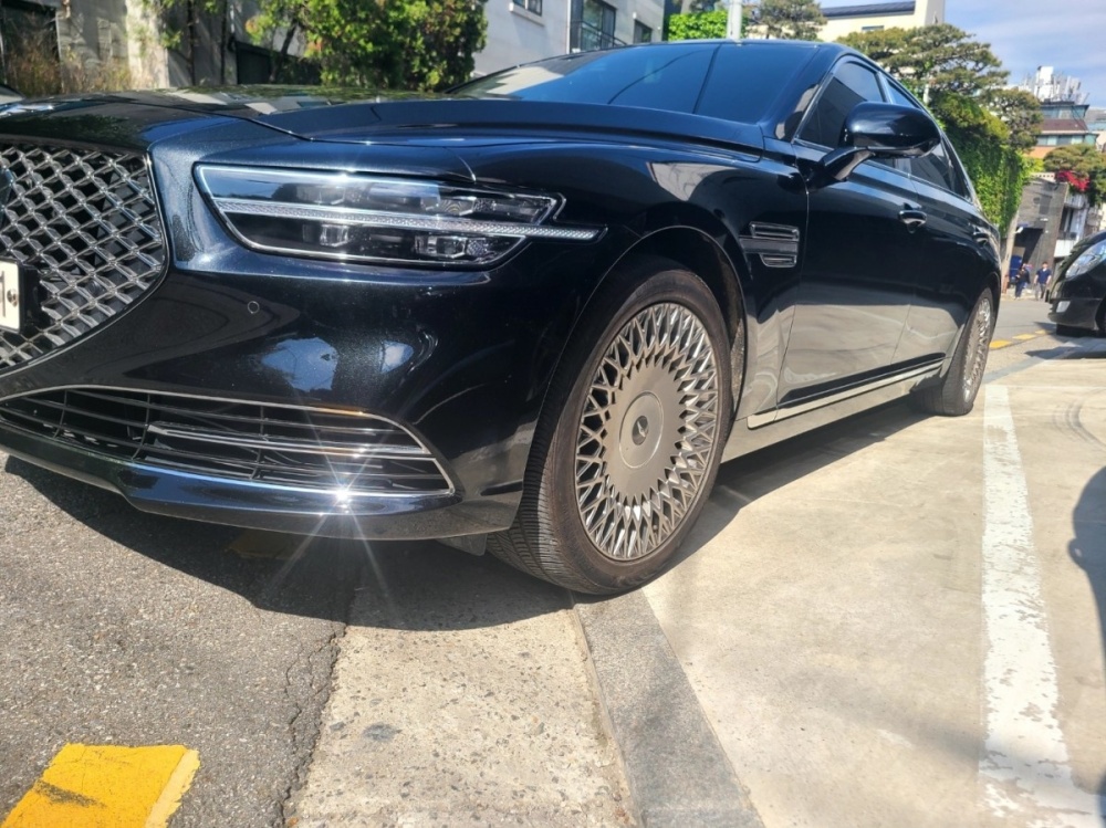 Genesis G90