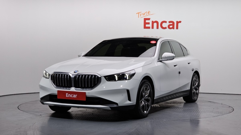 BMW 5 Series (G60)
