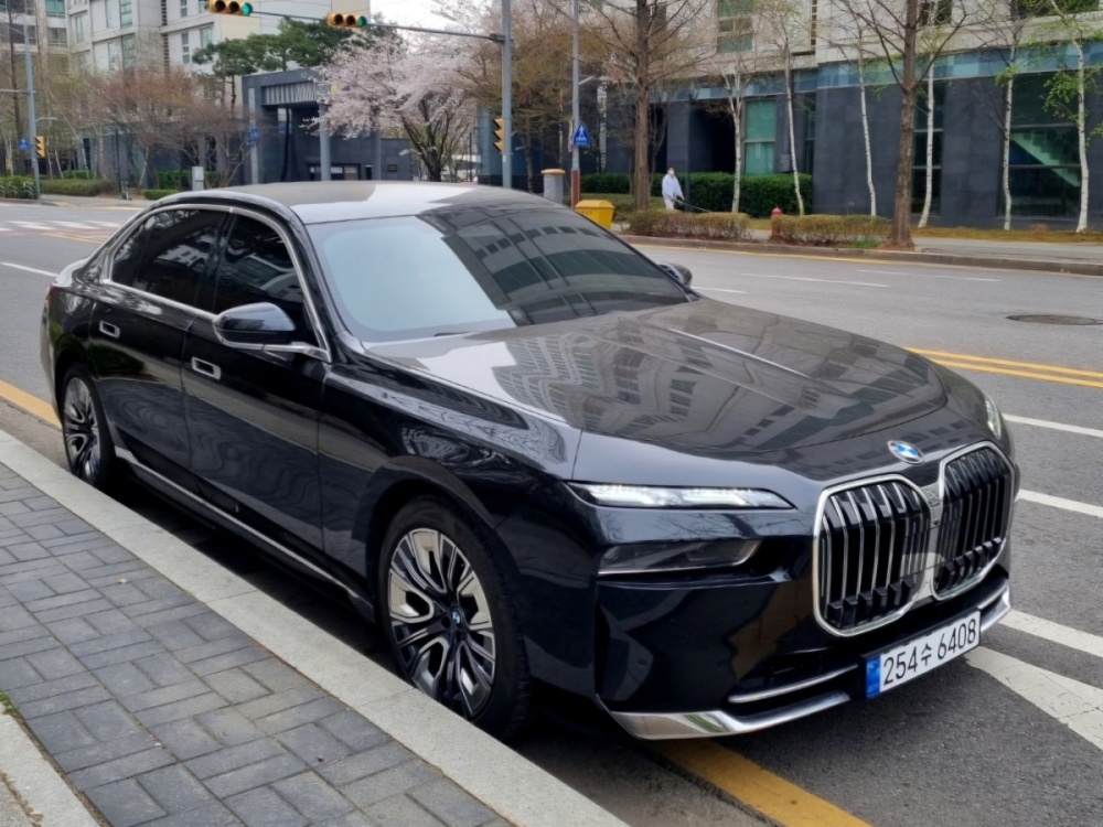 BMW 7 Series (G70)