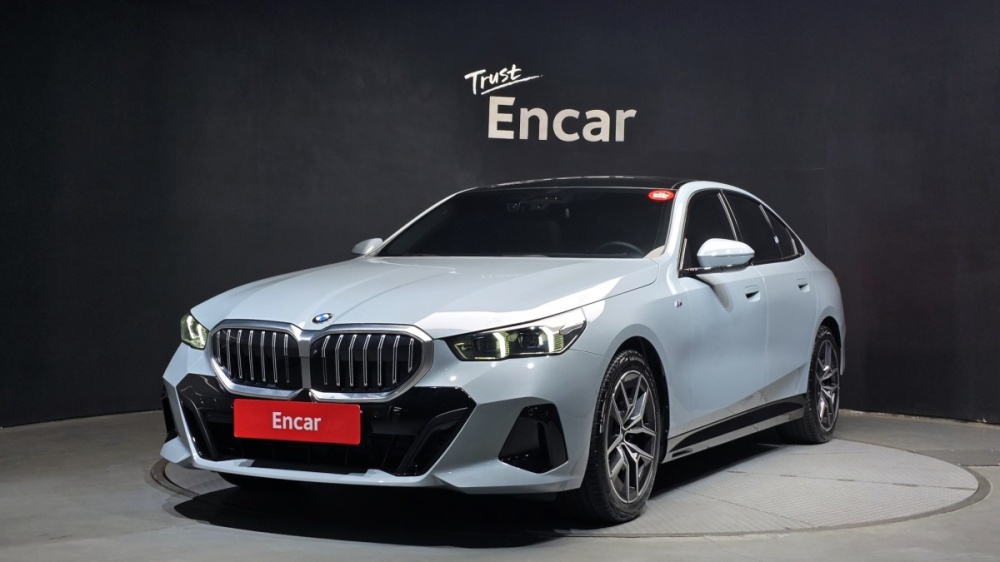 BMW 5 Series (G60)