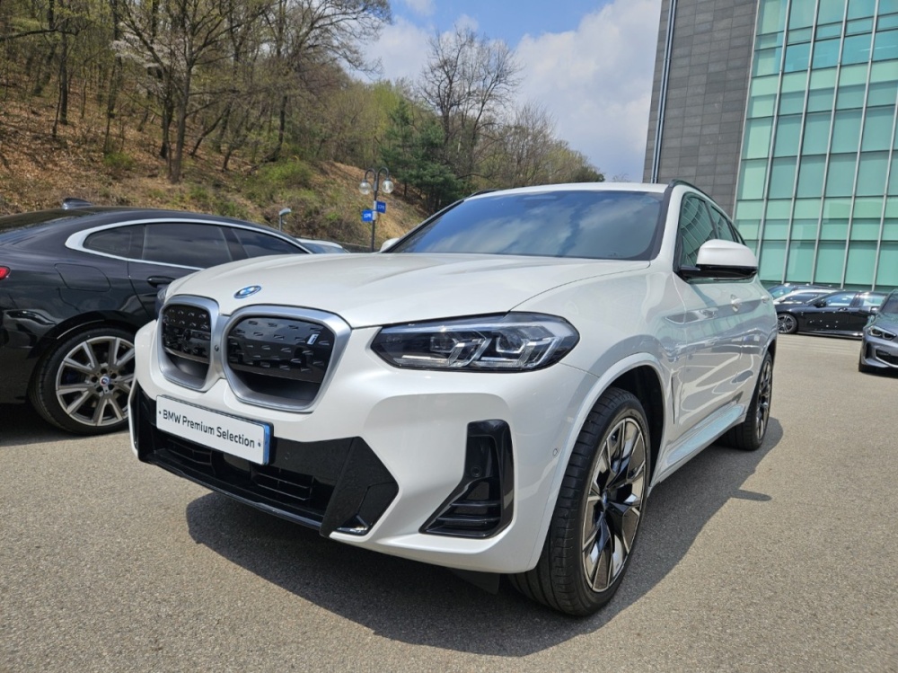 BMW iX3