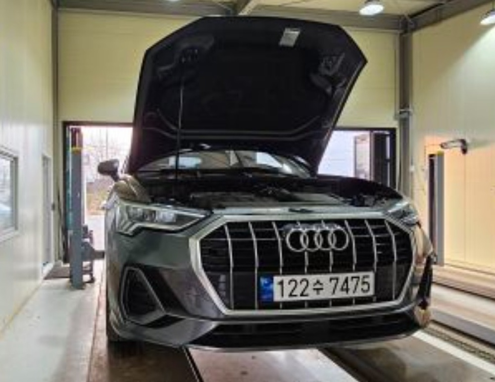 Audi Q3 (F3)