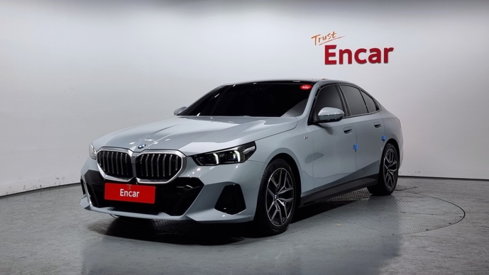 BMW 5 Series (G60)