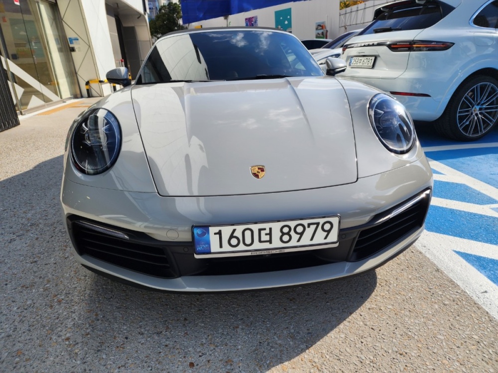 Porsche 911 (992)