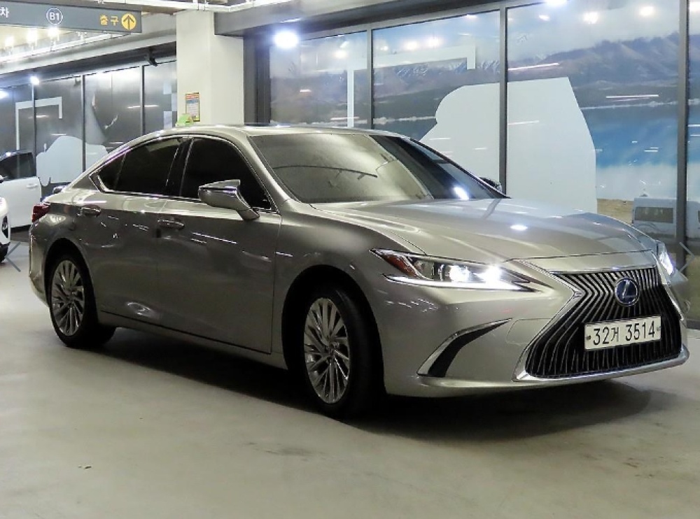 Lexus ES300h 7th generation