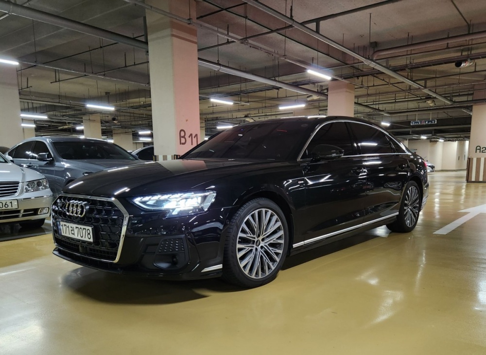 Audi A8 (D5)