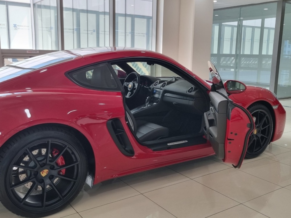 Porsche 718 Cayman