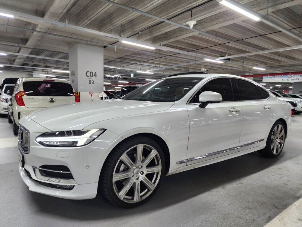 Volvo S90