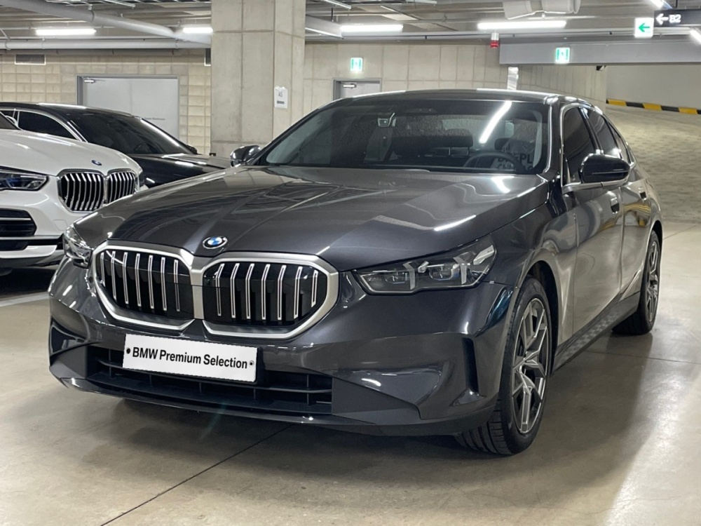 BMW 5 Series (G60)