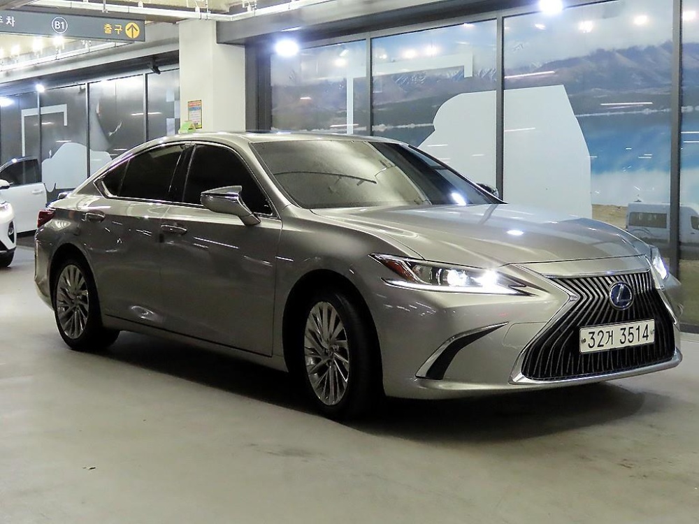 Lexus ES300h 7th generation