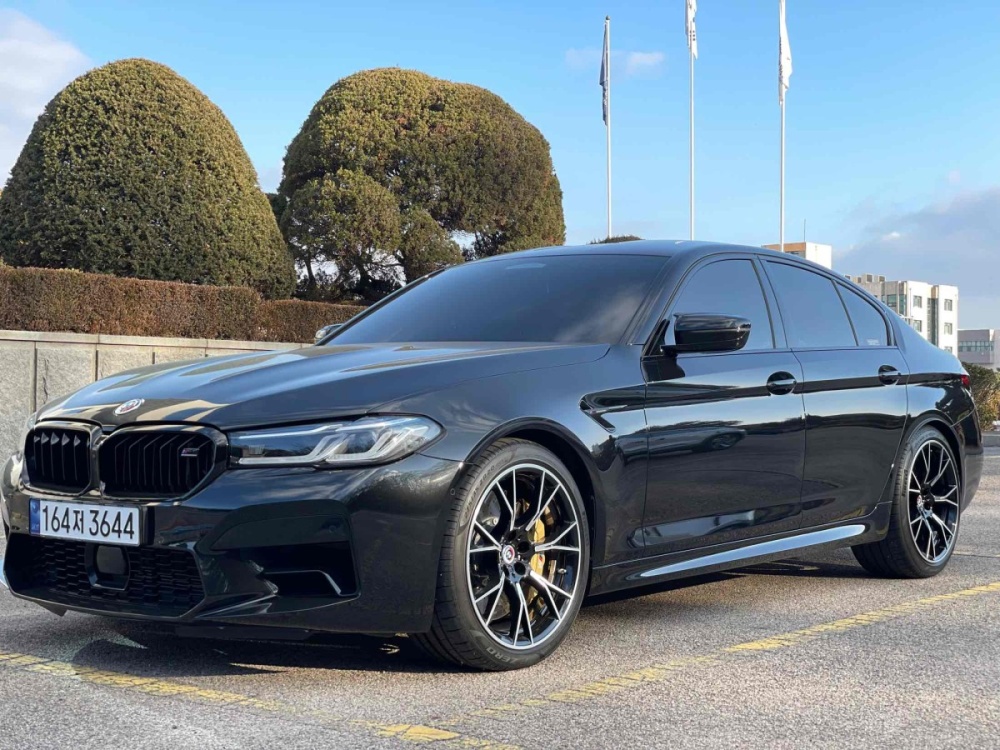 BMW M5 (F90)