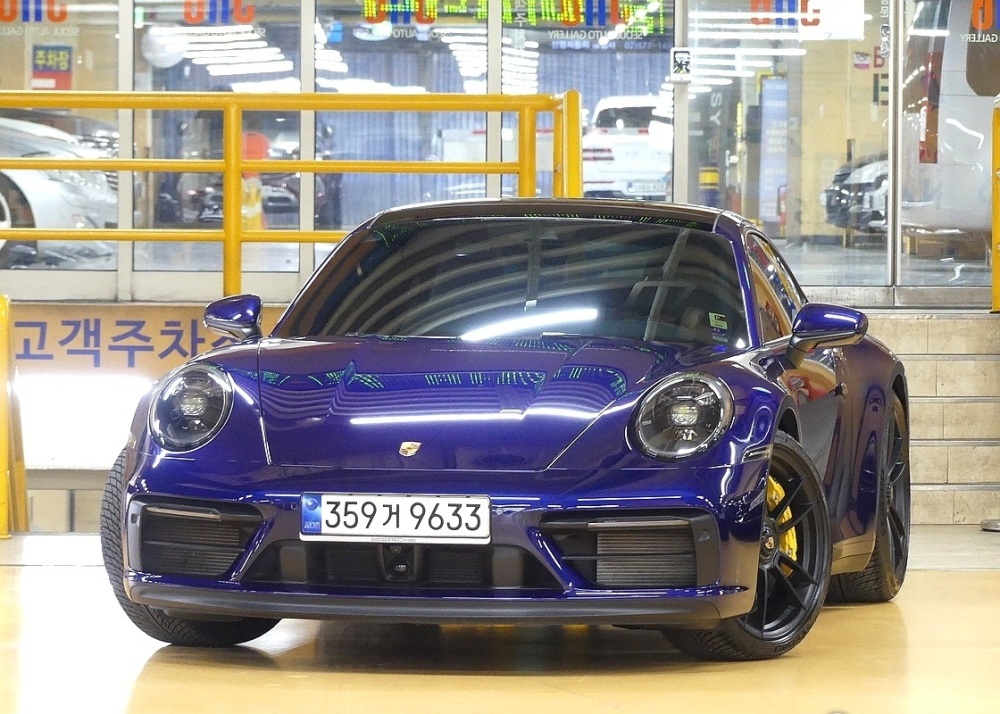 Porsche 911 (992)