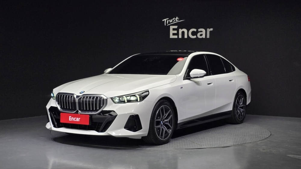 BMW 5 Series (G60)