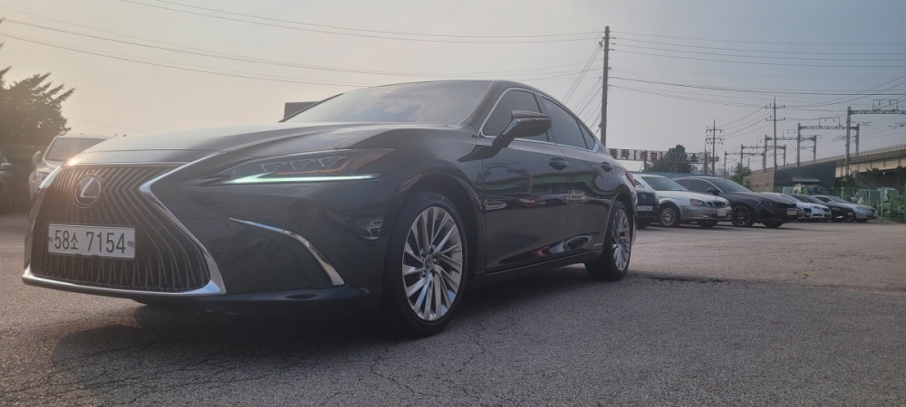 Lexus ES300h 7th generation