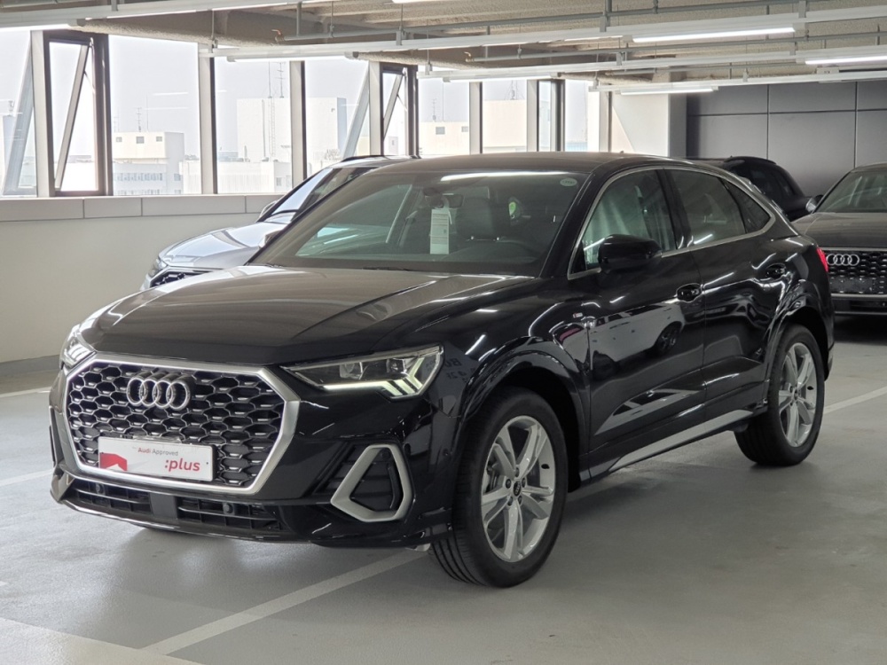 Audi Q3 (F3)