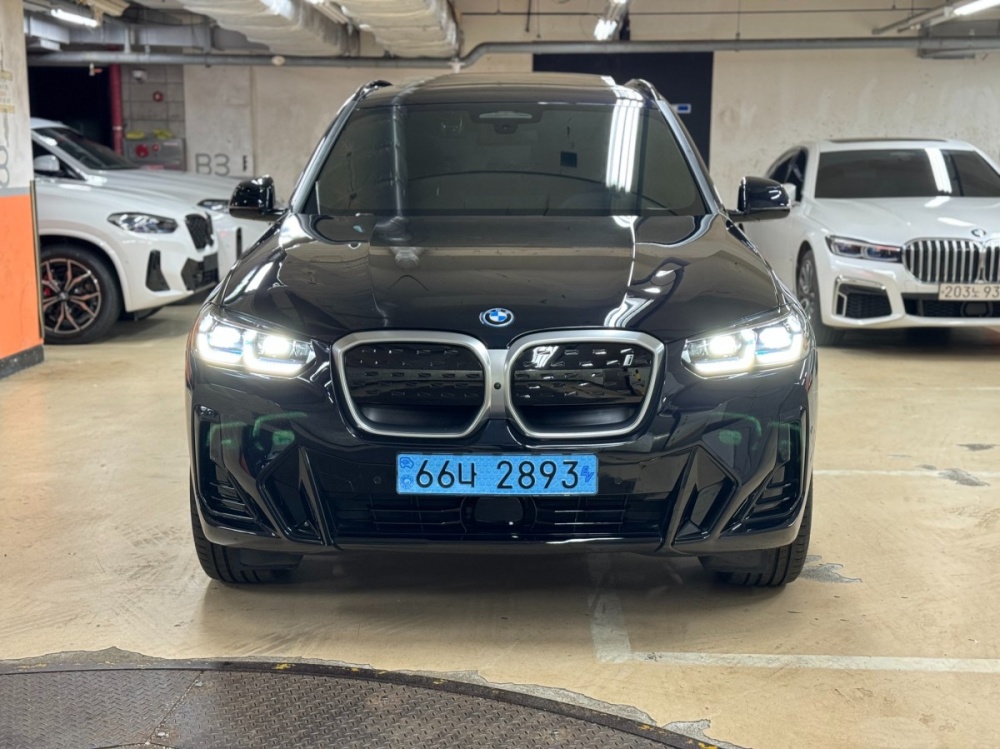 BMW iX3