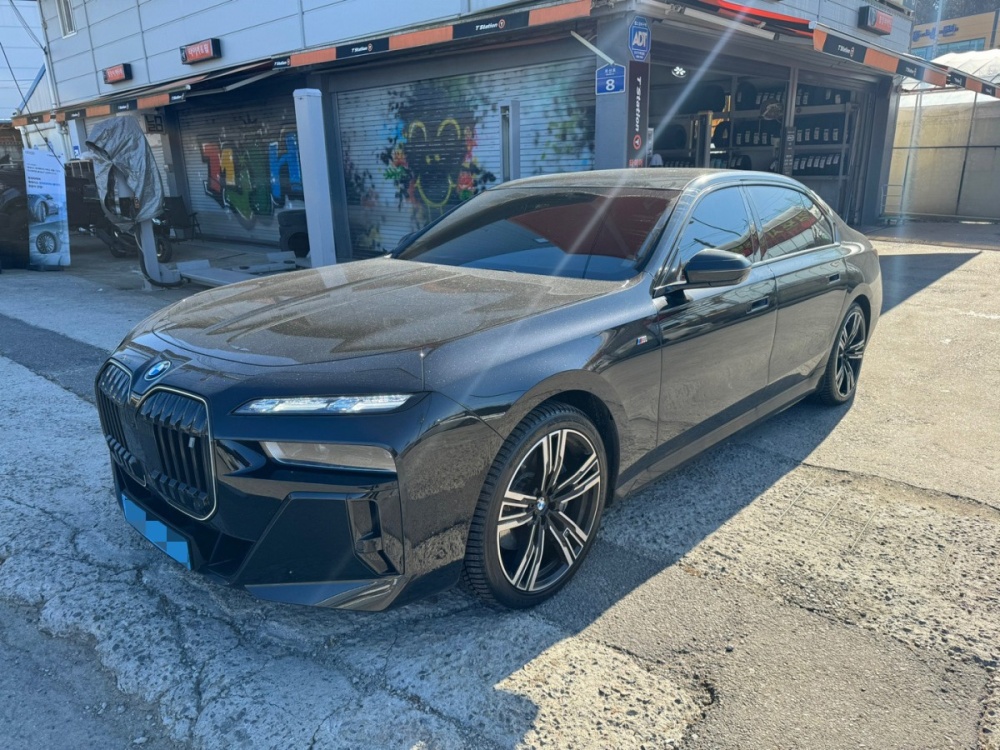 BMW i7 (G70)