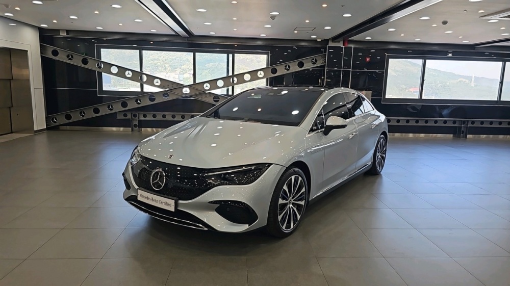 Mercedes-Benz EQE-V295