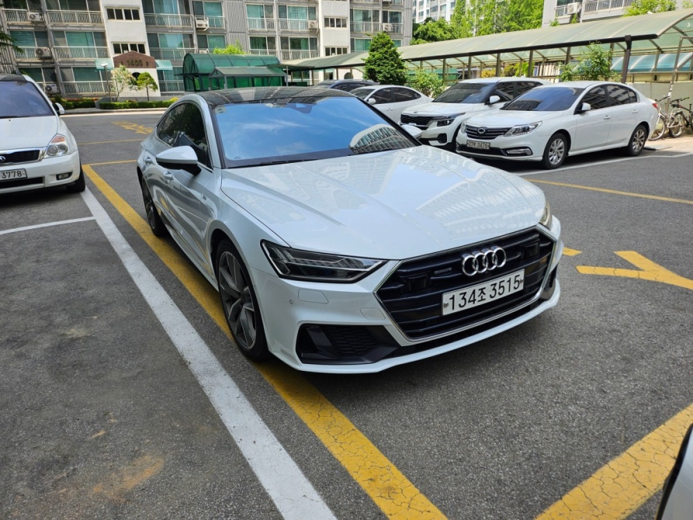 Audi A7 (4K)