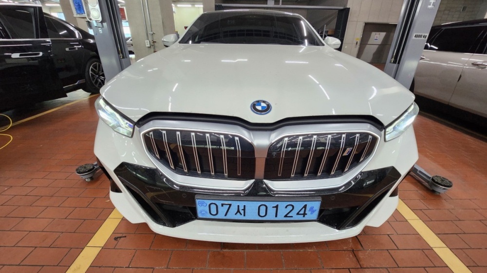 BMW i5 (G60)