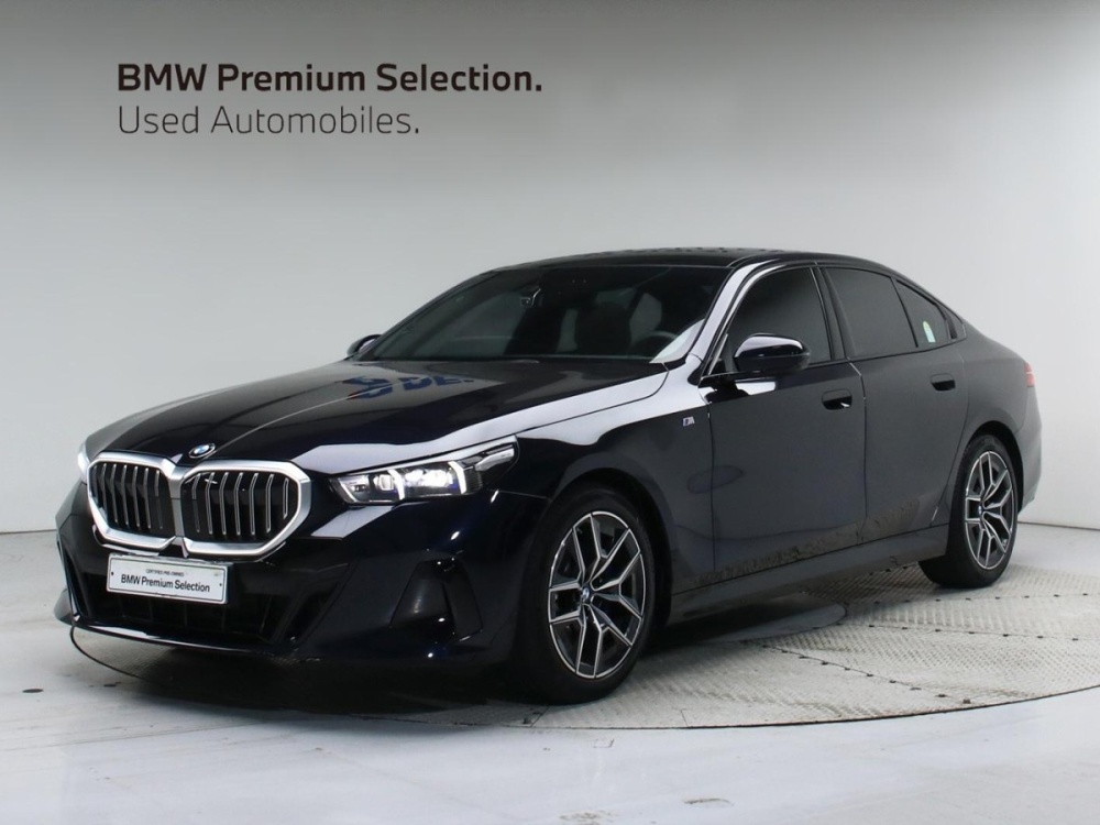 BMW 5 Series (G60)