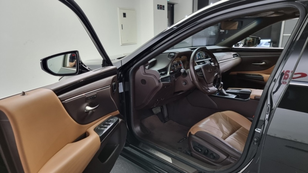 Lexus ES300h 7th generation