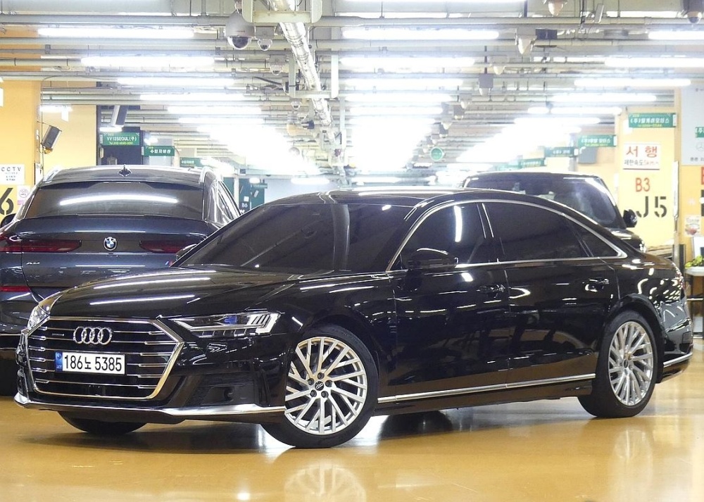 Audi A8 (D5)