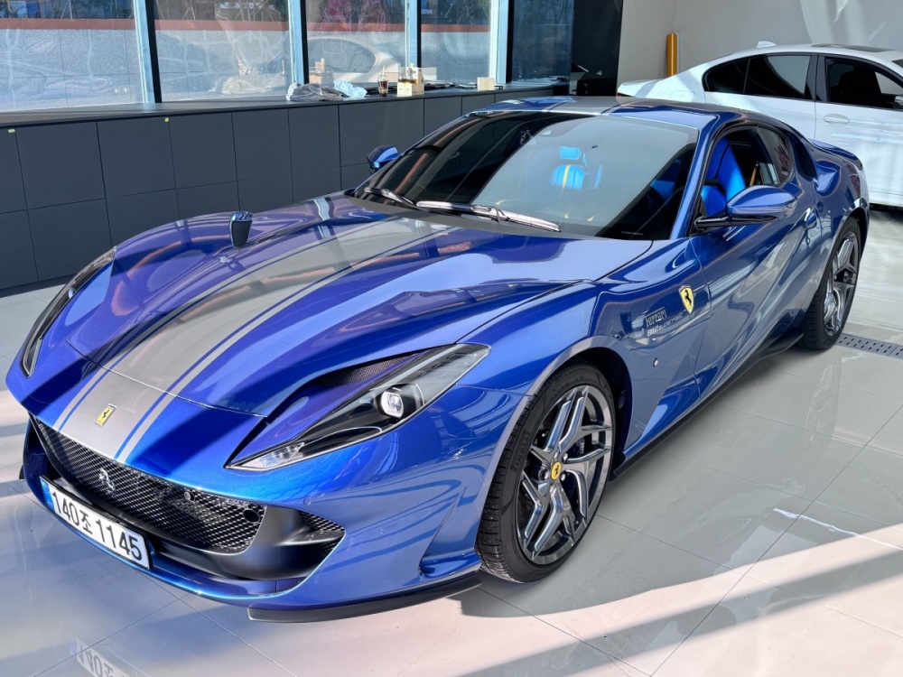 Ferrari 812 super fast