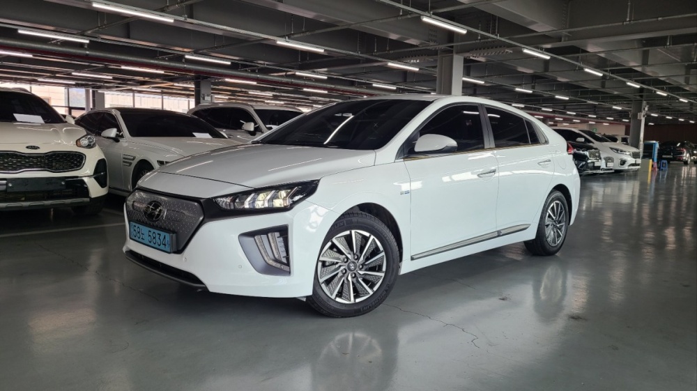 Hyundai The new Ioniq electric