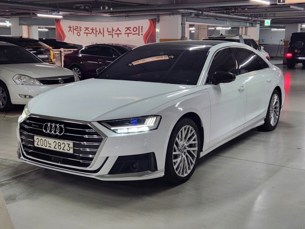 Audi A8 (D5)