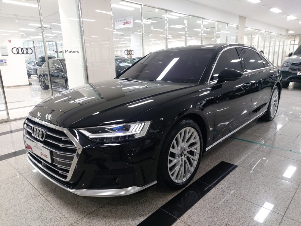 Audi A8 (D5)