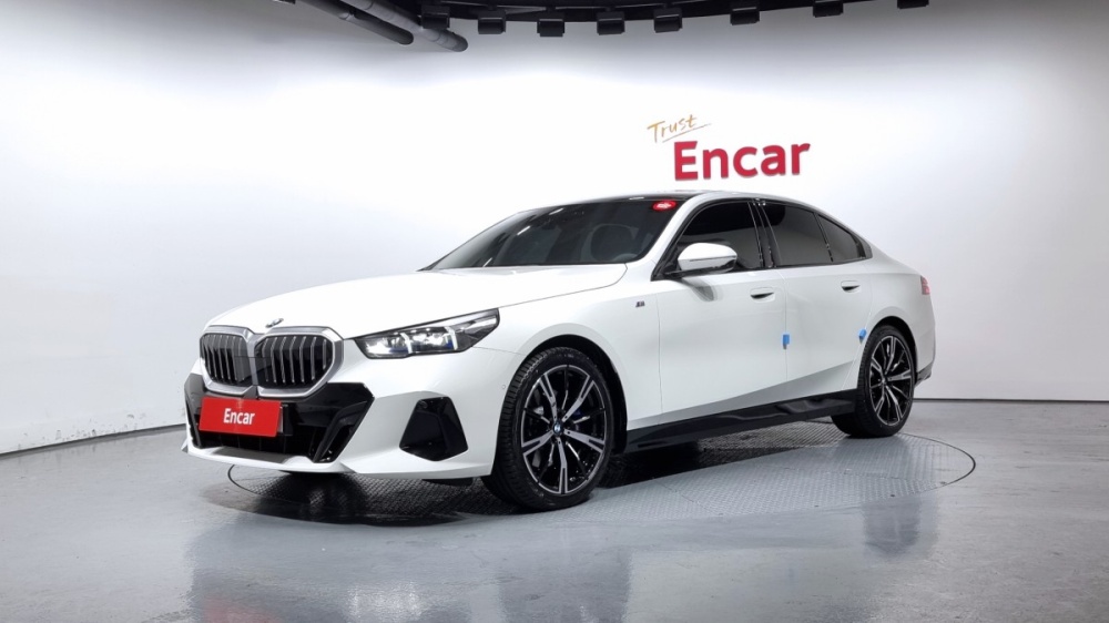 BMW 5 Series (G60)