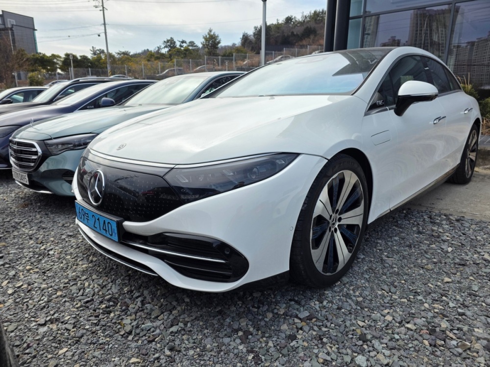 Mercedes-Benz EQS V297