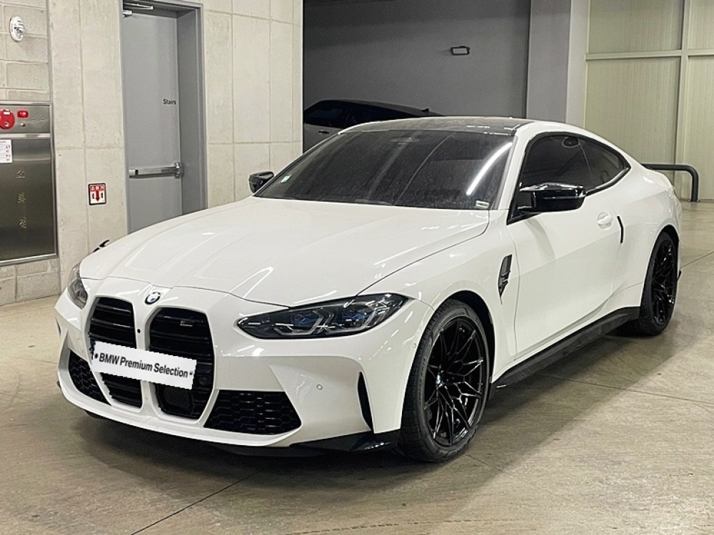 BMW M4 (G82)