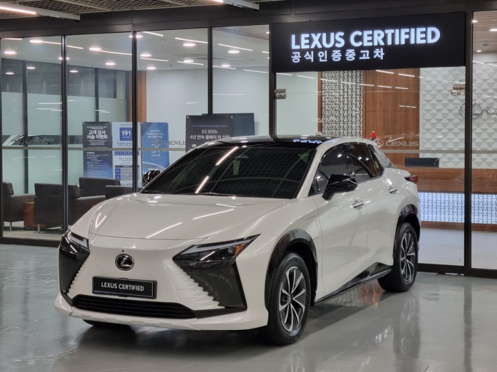 Lexus RZ450e