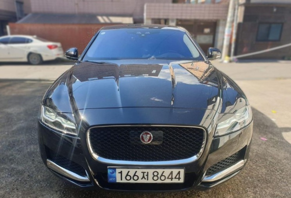 Jaguar XF (X260)