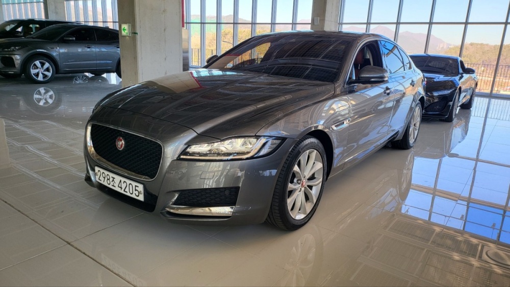 Jaguar XF (X260)