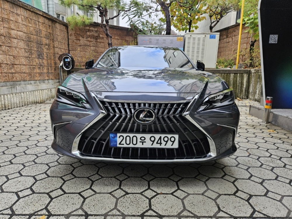 Lexus ES300h 7th generation