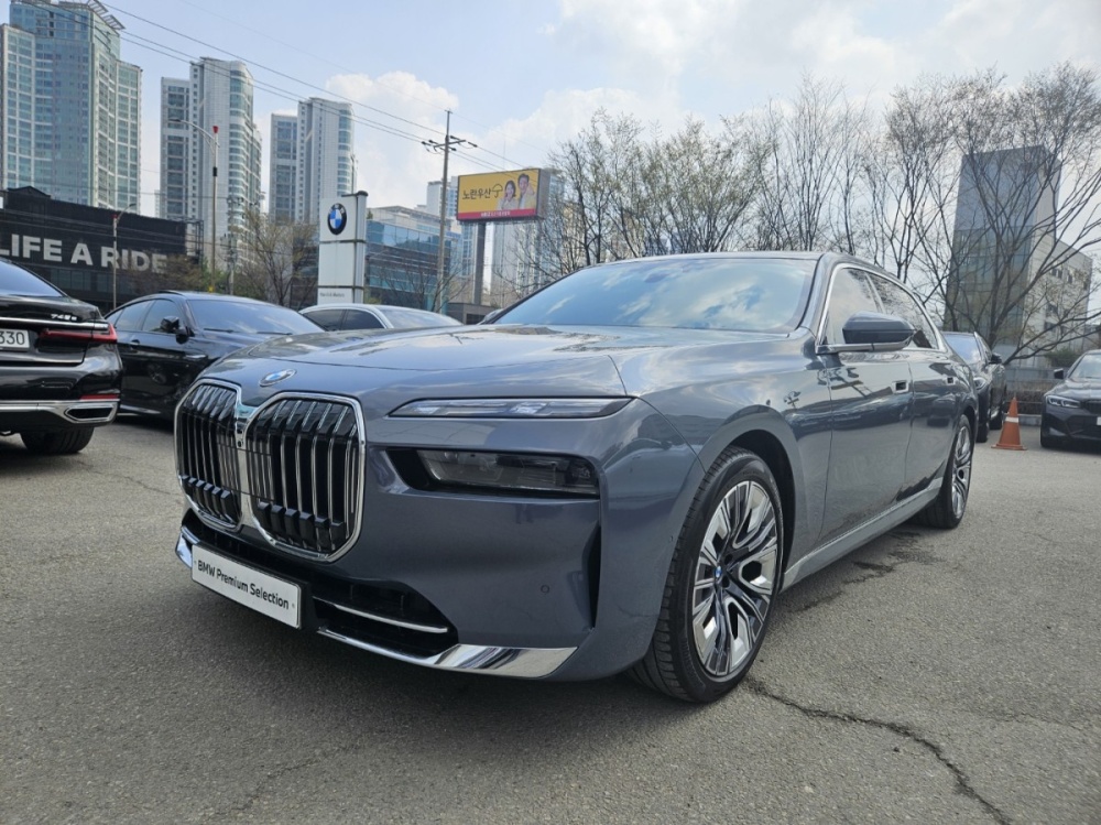 BMW 7 Series (G70)