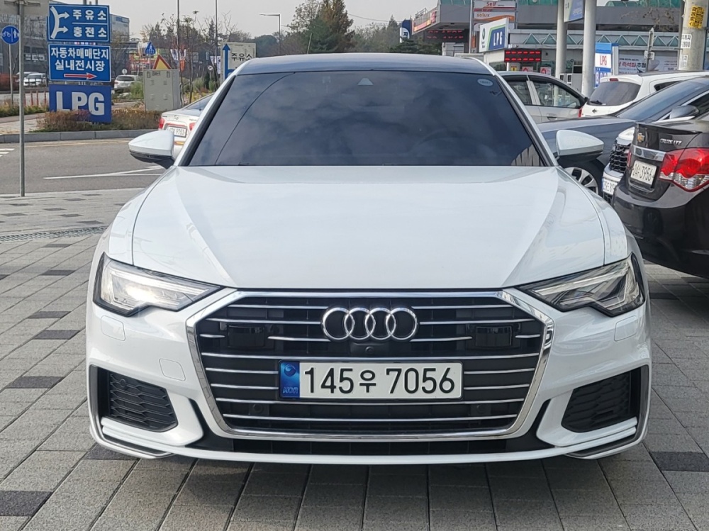 Audi A6 (C8)